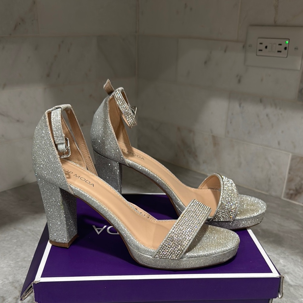 Moda Silver Heels with Glitter Finish and Ankle Strap